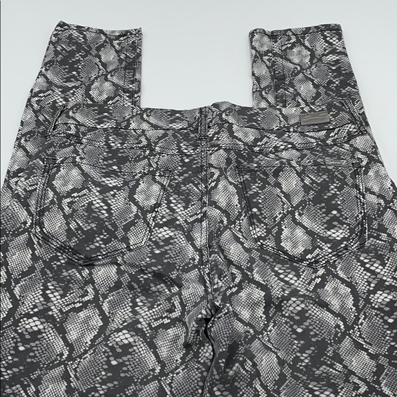 Seven7 Tummy Less High Rise Jeans - Picture 5 of 10